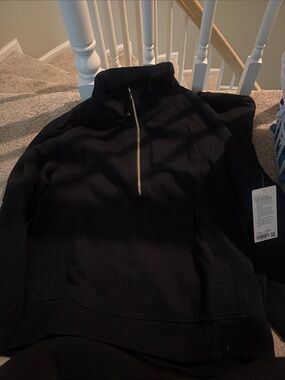 Lululemon bnwt oversized half zip black and gold